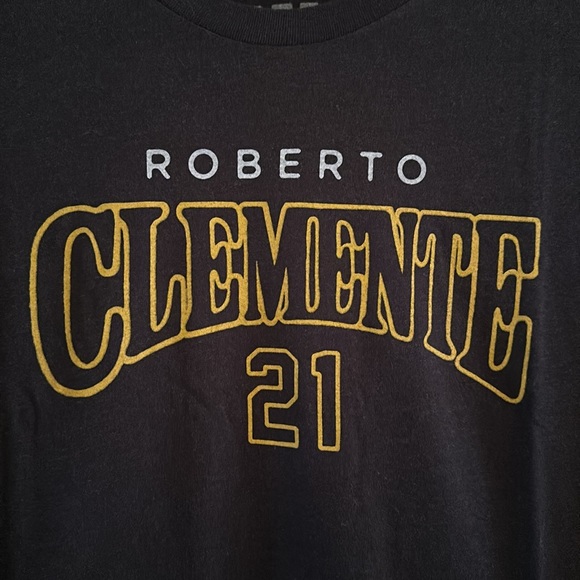 3 for $15 Deal - Roberto Clemente 21 Tshirt • size small - Picture 2 of 2